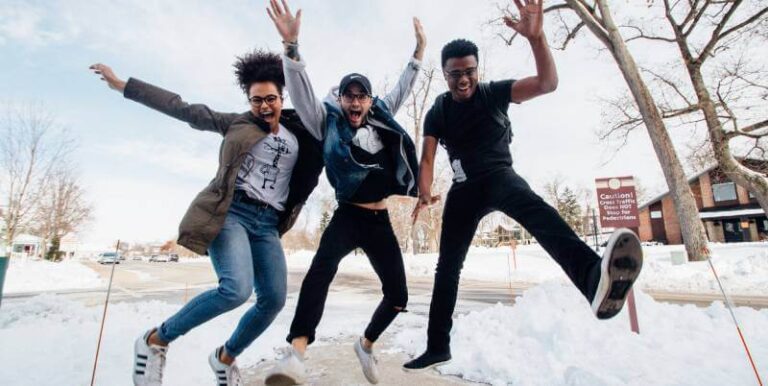 Jobs That Pay $20 An Hour For College Students